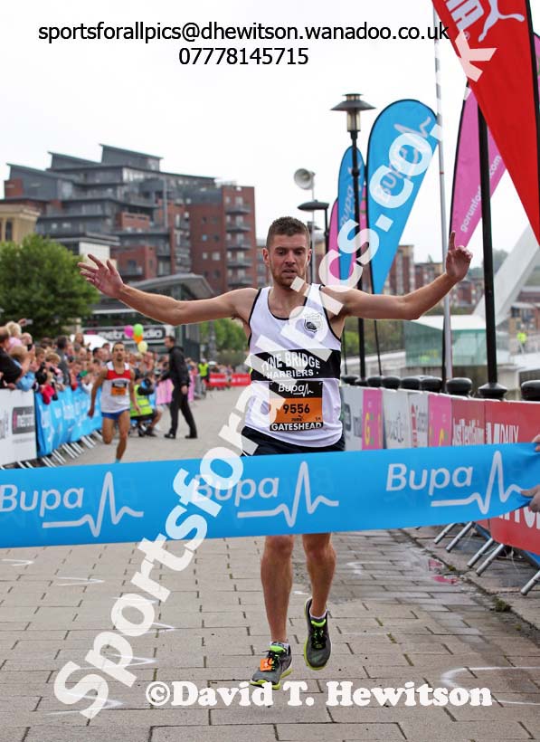 Marc Fenwick (Tyne Bridge) wins the BUPA Great North 5k. Photo: David T. Hewitson/Sports for All Pics